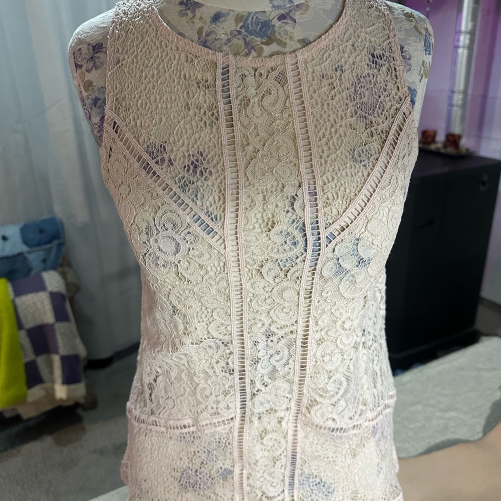 Truffle Pink Lace Sleeveless Top